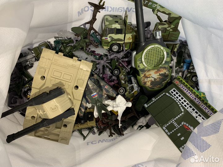 Большой пакет игрушек для мальчика (солдатики)
