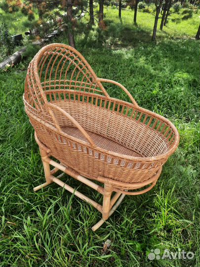 Детская кроватка люлька с маятником