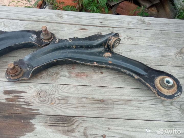 Передний рычаг Renault Megan 2