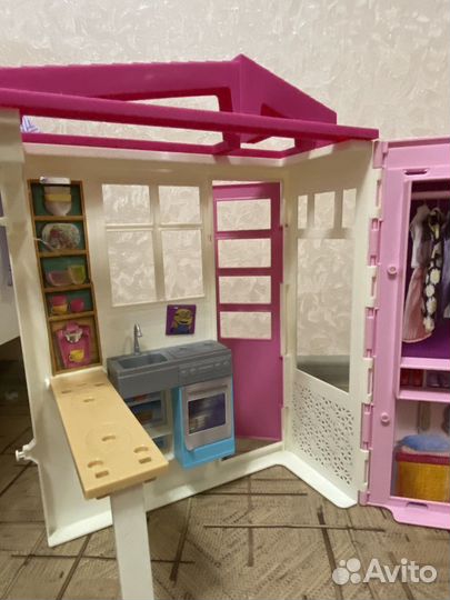 Дом для кукол с мебелью