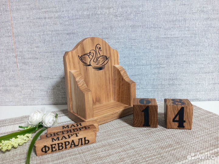 Вечный календарь из дуба