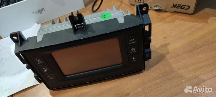 Головная магнитола Grand Cherokee