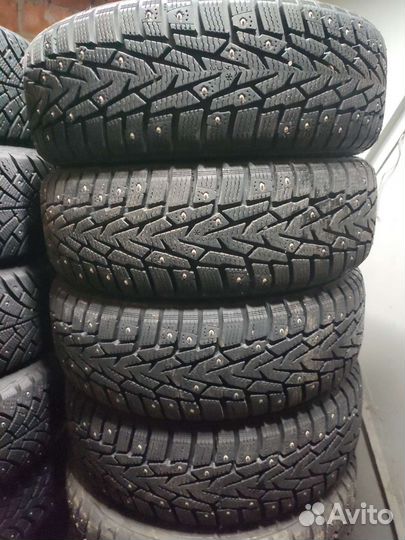 Продам зиму Нокиан 205/70 р15 на штампах нива