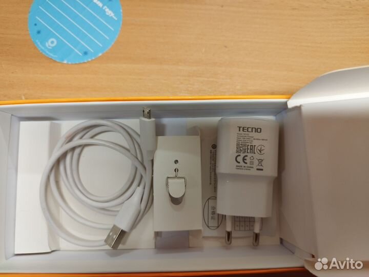 Телефон techno spark 8C