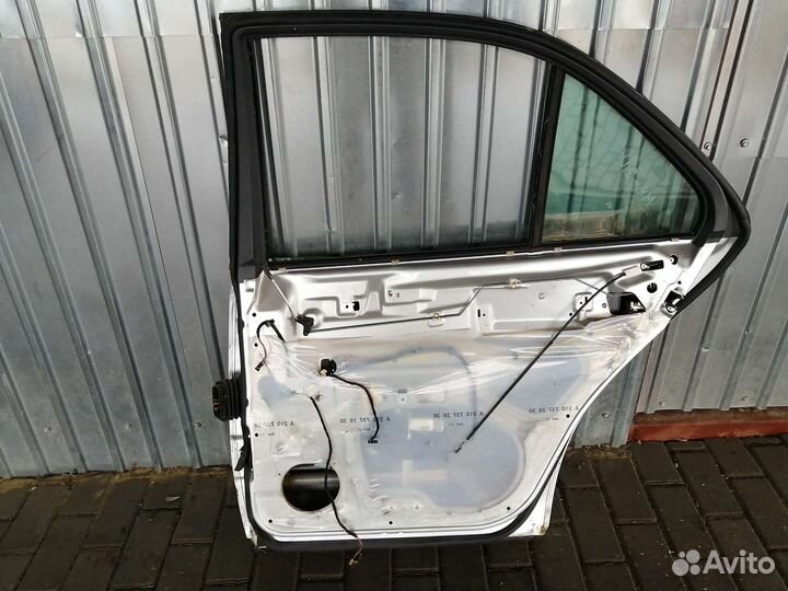 Дверь задняя правая мерседес W 210