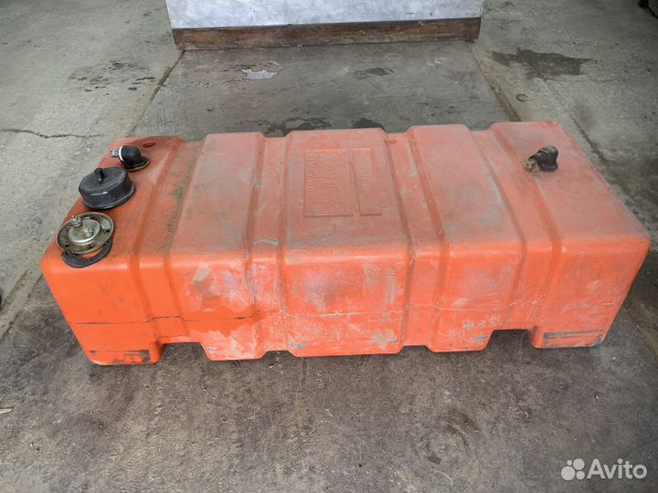 Продам бак в лодку