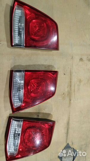 Задние фонари крышки багажника на Ленд Крузер 200