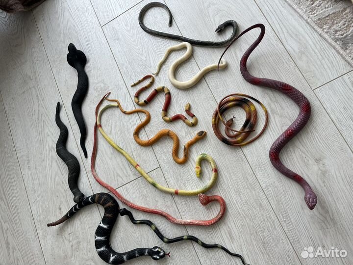 Резиновая змея