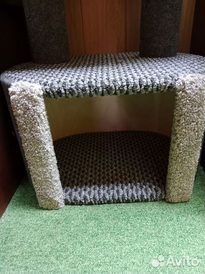 Когтеточка с домиком и лежанкой