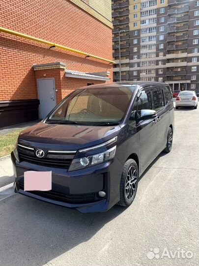 Toyota Voxy 2.0 CVT, 2015, 120 000 км