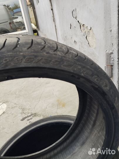 Пара Pirelli 235/35/19