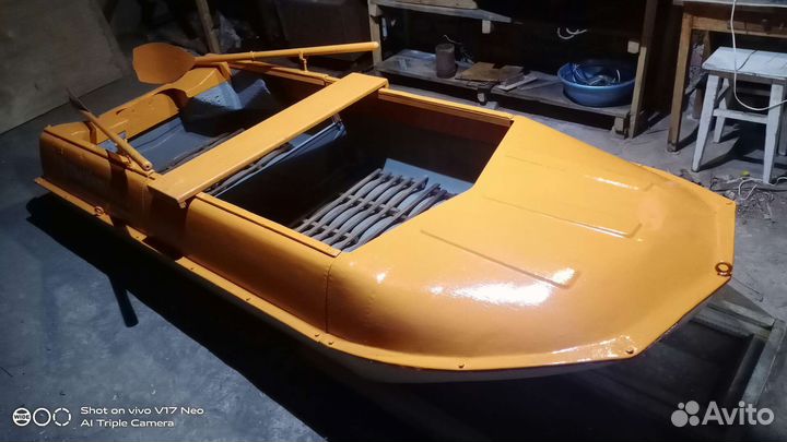 Лодка с мотором