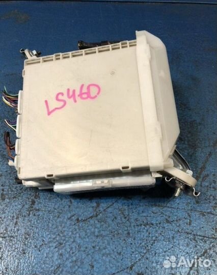 Блок предохранителей Lexus Ls460 USF40