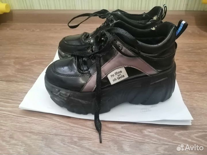 Кроссовки на платформе 35