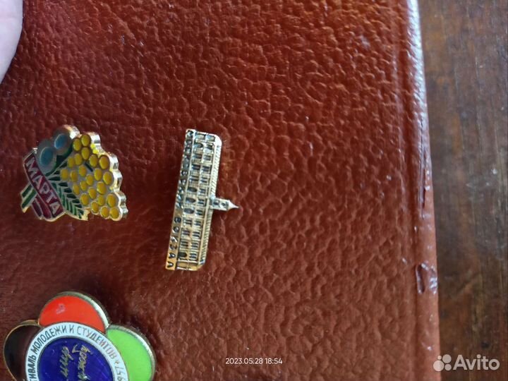 Значки редкие в одном экземпляре