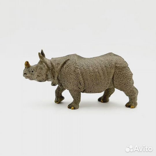 Фигурка M4177 Индийский носорог (идет)