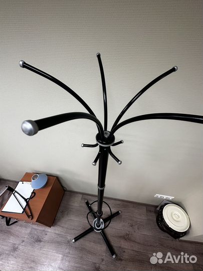 Вешалка напольная металлическая