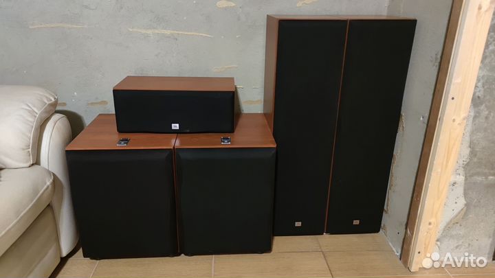 Акустические колонки JBL