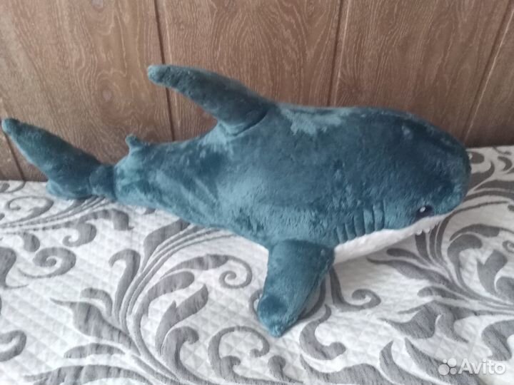 Две акулы (мягкие игрушки)