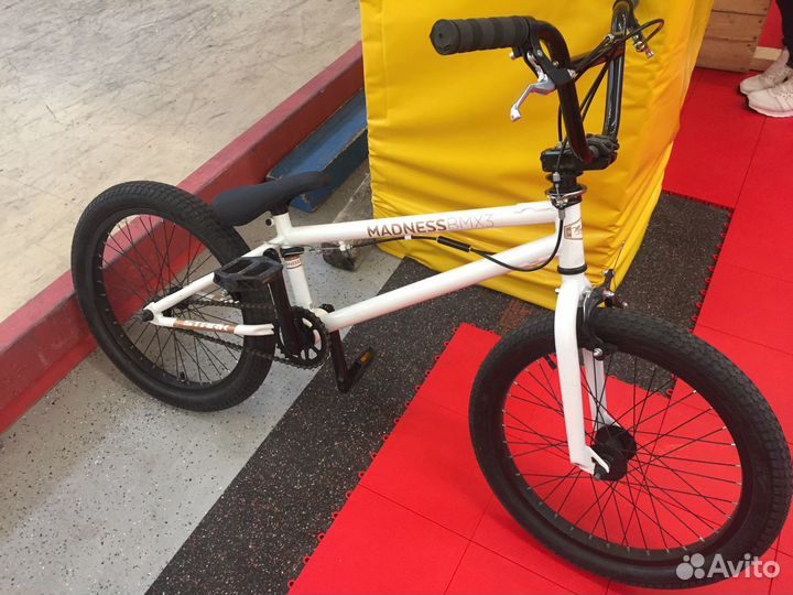 Велосипед Stark'19 Madness BMX 3 20' белый/золотис
