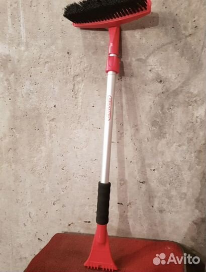 Щетка для удаления снега с автомобиля