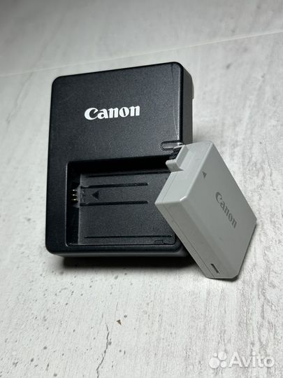 Зеркальный фотоаппарат Canon EOS Rebel XSi