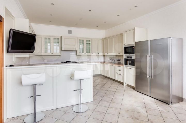 Дом 370,2 м² на участке 30 сот.