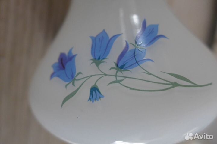 Ваза из молочного стекла, Чехия