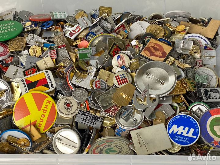 Значки 50 000 штук. Большой выбор