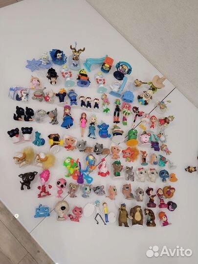 Киндер-сюрпризы много разных