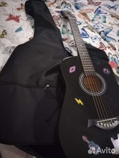 Акустическая гитара