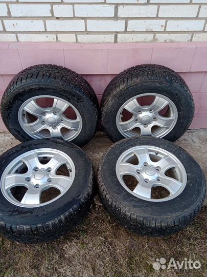 Продам зимние шины на дисках. Шевроле-нива