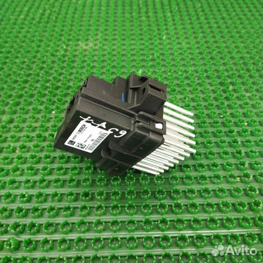 Реле электровентилятора Opel Astra J GTC 2012