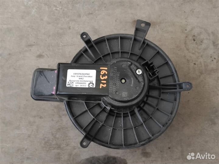 Моторчик вентилятора Jeep Grand Cherokee WK2