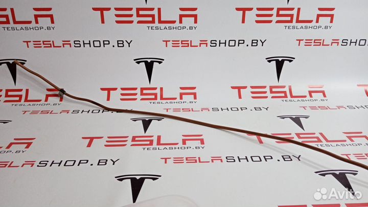 Трубка тросика привода люка Tesla Model S 2015