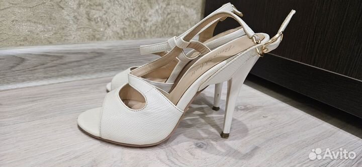 Босоножки из искусственной кожи