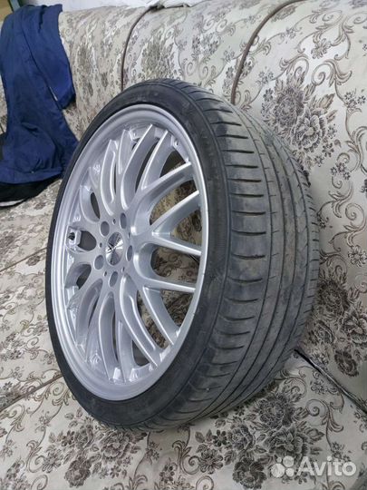 Accelera Alpha 225/35 R19