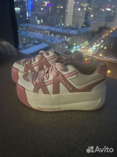 Кроссовки на модрлмтка