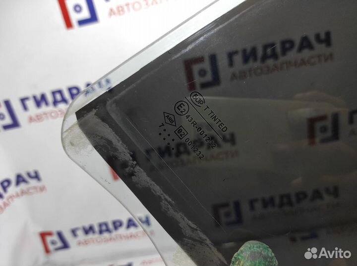 Стекло двери задней левой Renault Logan 8200240553