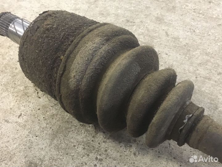 Привод левый Nissan Maxima A33 (4608)