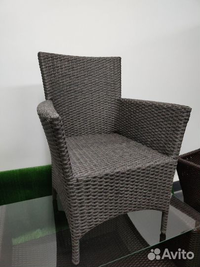 Кресло, столик