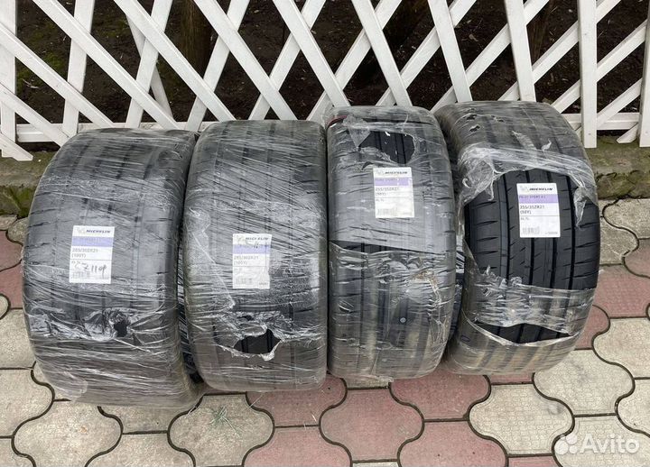 Michelin Pilot Sport 4 S 255/35 R21 и 285/30 R21 100Y