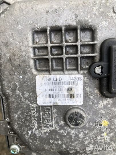 Мотор стеклоочистителя передний Citroen C4 Picasso