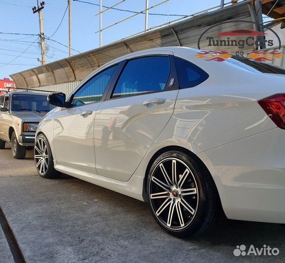 Пластиковые накладки порогов Лада Веста 2015