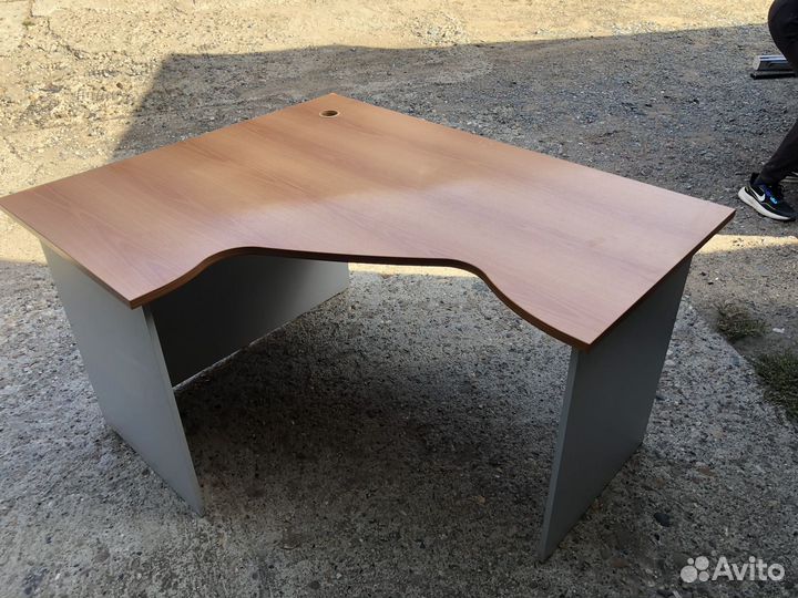 Стол угловой