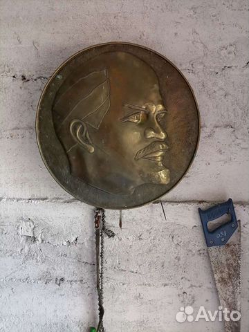 Барельеф Ленин