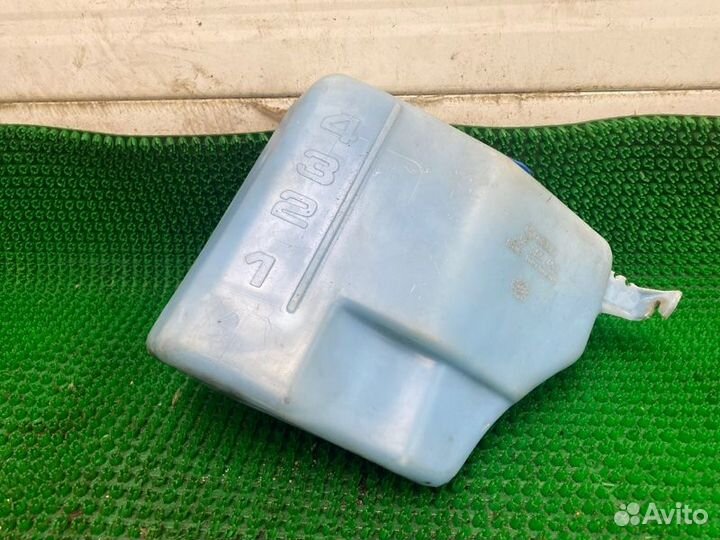 Бачок омывателя Volkswagen Passat B3 1992