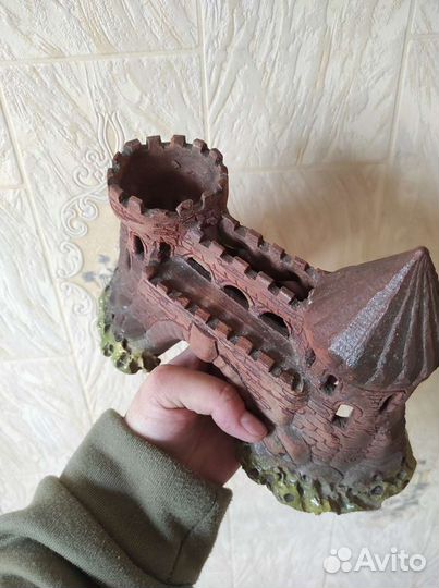 Замок для аквариума