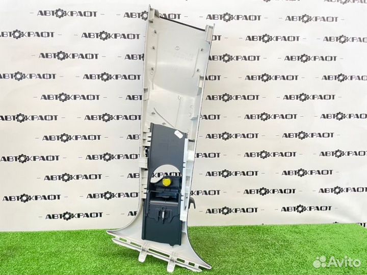 Обшивка центральной стойки правая Mercedes E63 Amg