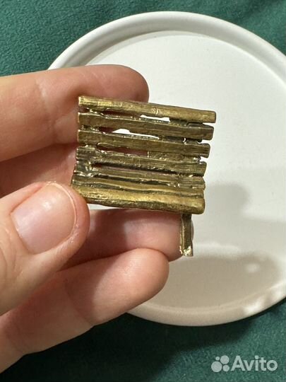 Зайки на лавке бронза фигурки для декора